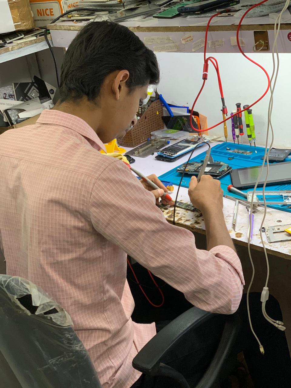 HMT MOBILE SERVICE CENTRE